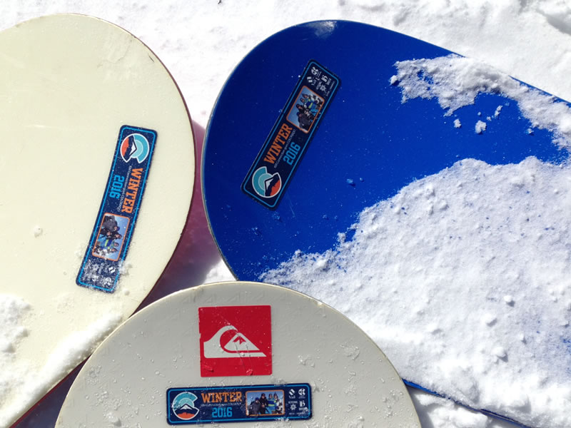 Nahaufnahme Aufkleber uv-beständig auf einem Snowboard